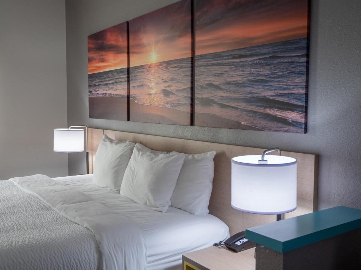 Days Inn & Suites By Wyndham Savannah North I-95 Порт Уентуърт Екстериор снимка