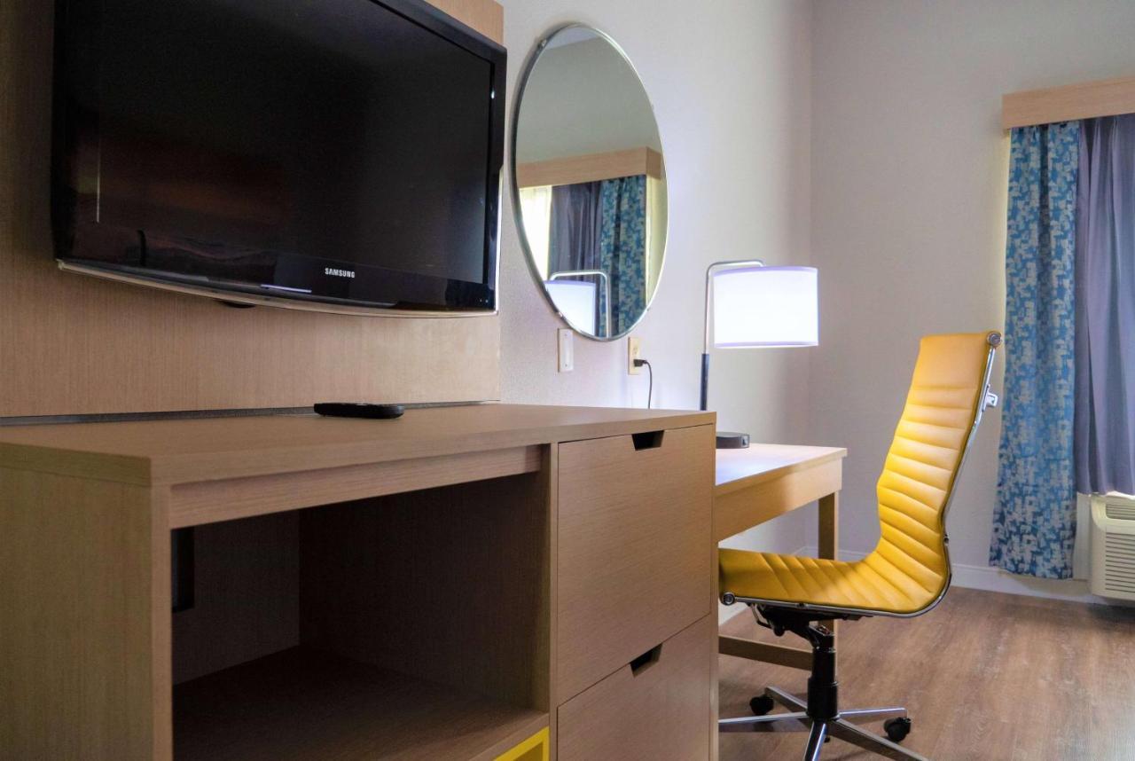 Days Inn & Suites By Wyndham Savannah North I-95 Порт Уентуърт Екстериор снимка