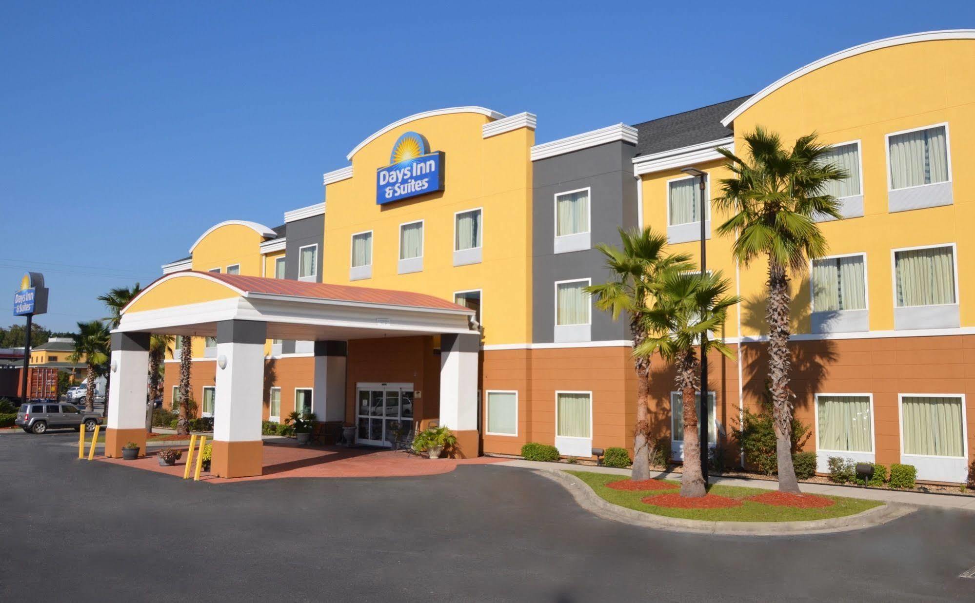 Days Inn & Suites By Wyndham Savannah North I-95 Порт Уентуърт Екстериор снимка